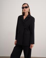 yan bağlamalı ceketli takım siyah