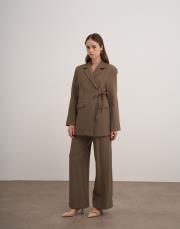yan bağlamalı ceketli takım kahverengi 2