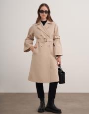 kol kemerli trençkot bej 3